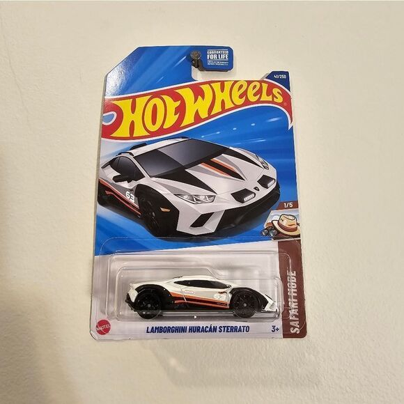 Hotwheels Lamborghini Huracan Sterrato - Picture 1 of 6